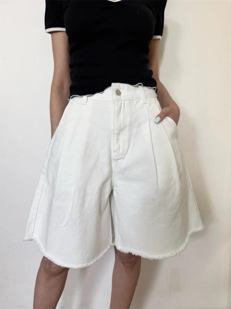 Embroidery Gothic - Celana Jeans Pendek Wanita Model Lipit