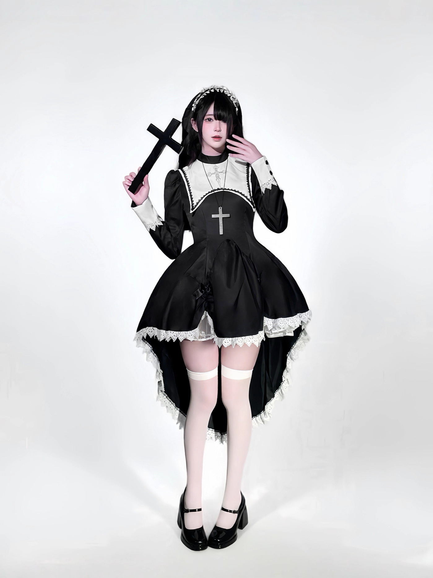 Embroidery Gothic - Kostum biarawati Halloween dengan bordir gelap