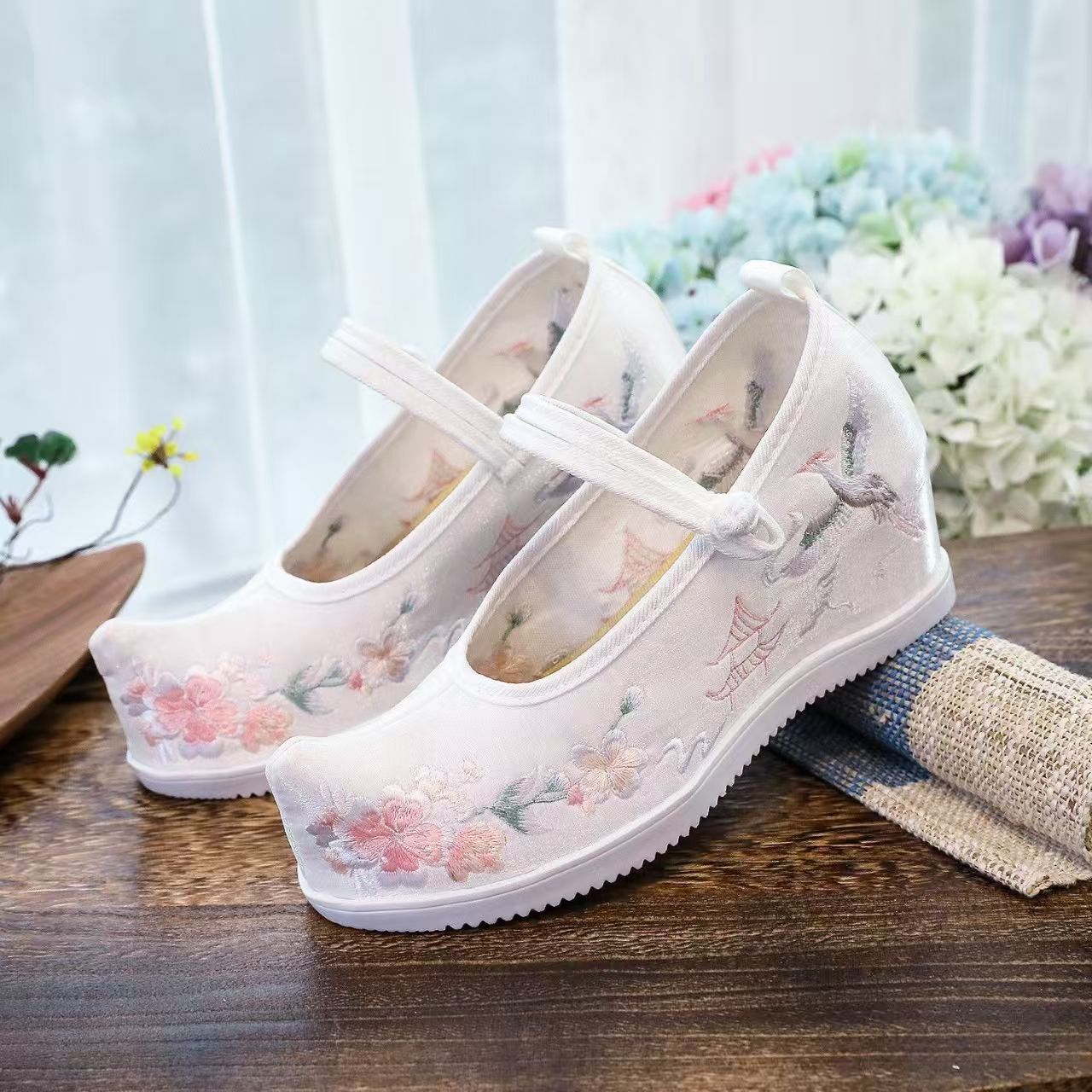 Sepatu Wanita dengan Bordir In - Embroidery Canvas ulasan dan harga