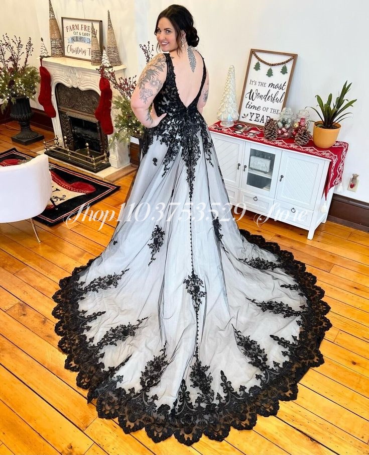 Gaun Pengantin Kerah V Gotik B - Embroidery Gothic ulasan dan harga
